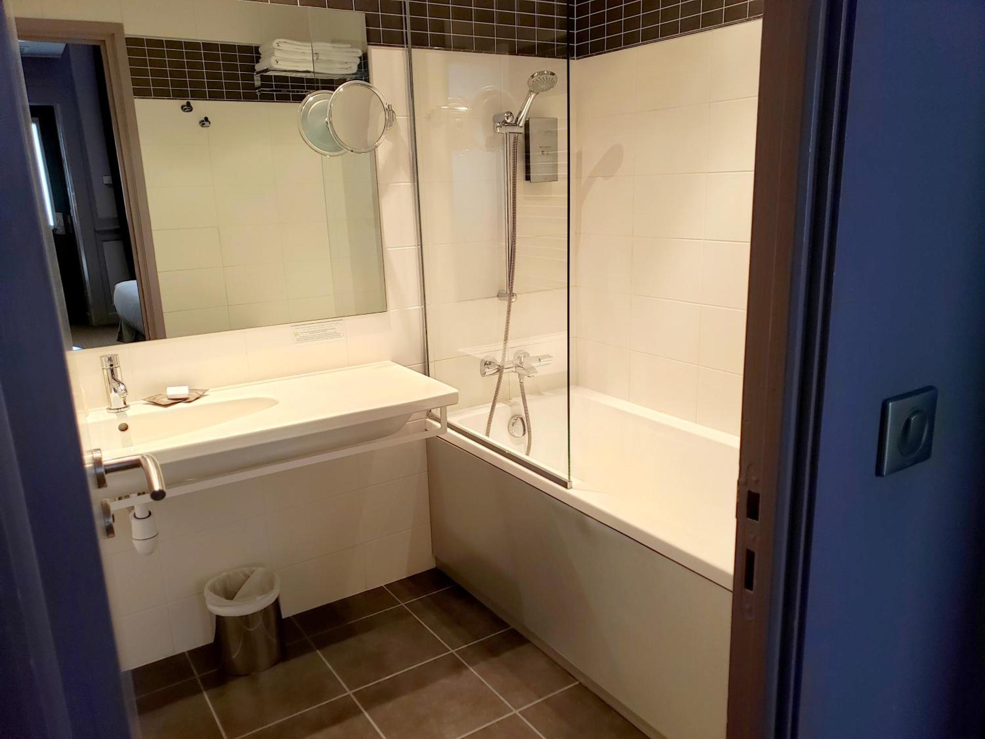 De Paris Hotel 3*