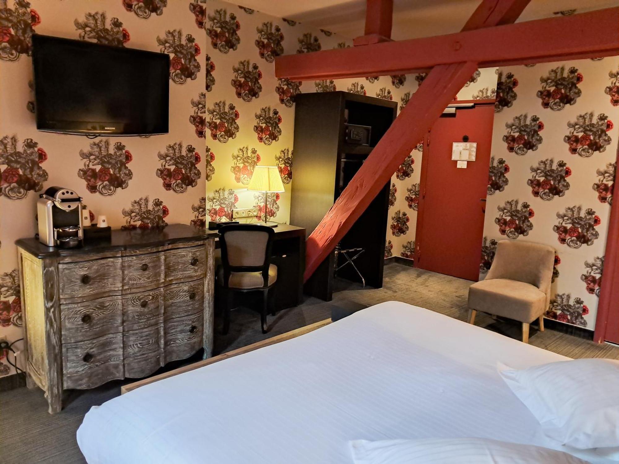 De Paris Hotel 3*