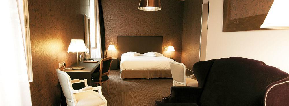 De Paris Hotel 3*