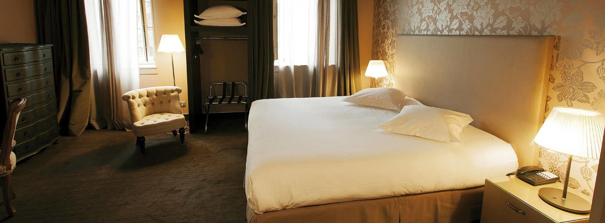 Hotel De Paris 3*